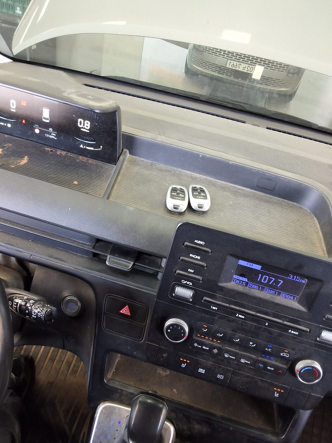 HYUNDAI STARIA 2.2 DIESEL TOURER 11-SEATER 2WD MODERN 2022 - zdjęcie 17