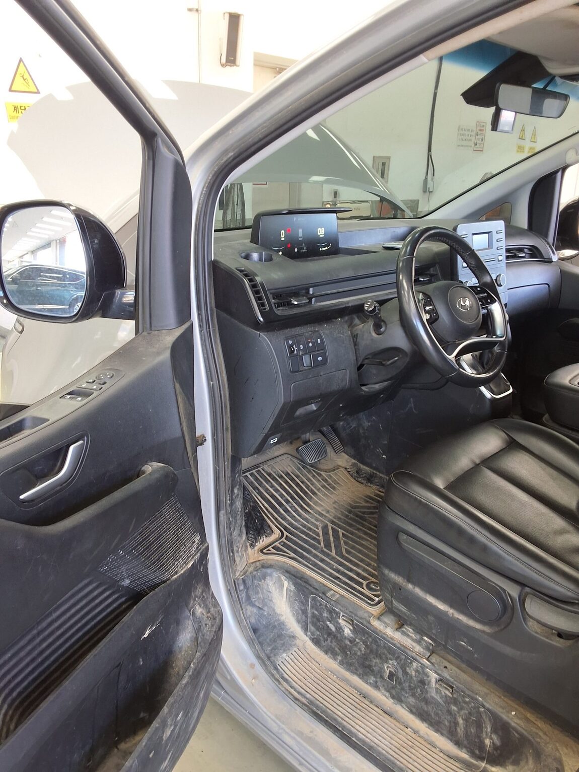 HYUNDAI STARIA 2.2 DIESEL TOURER 11-SEATER 2WD MODERN 2022 - zdjęcie 10