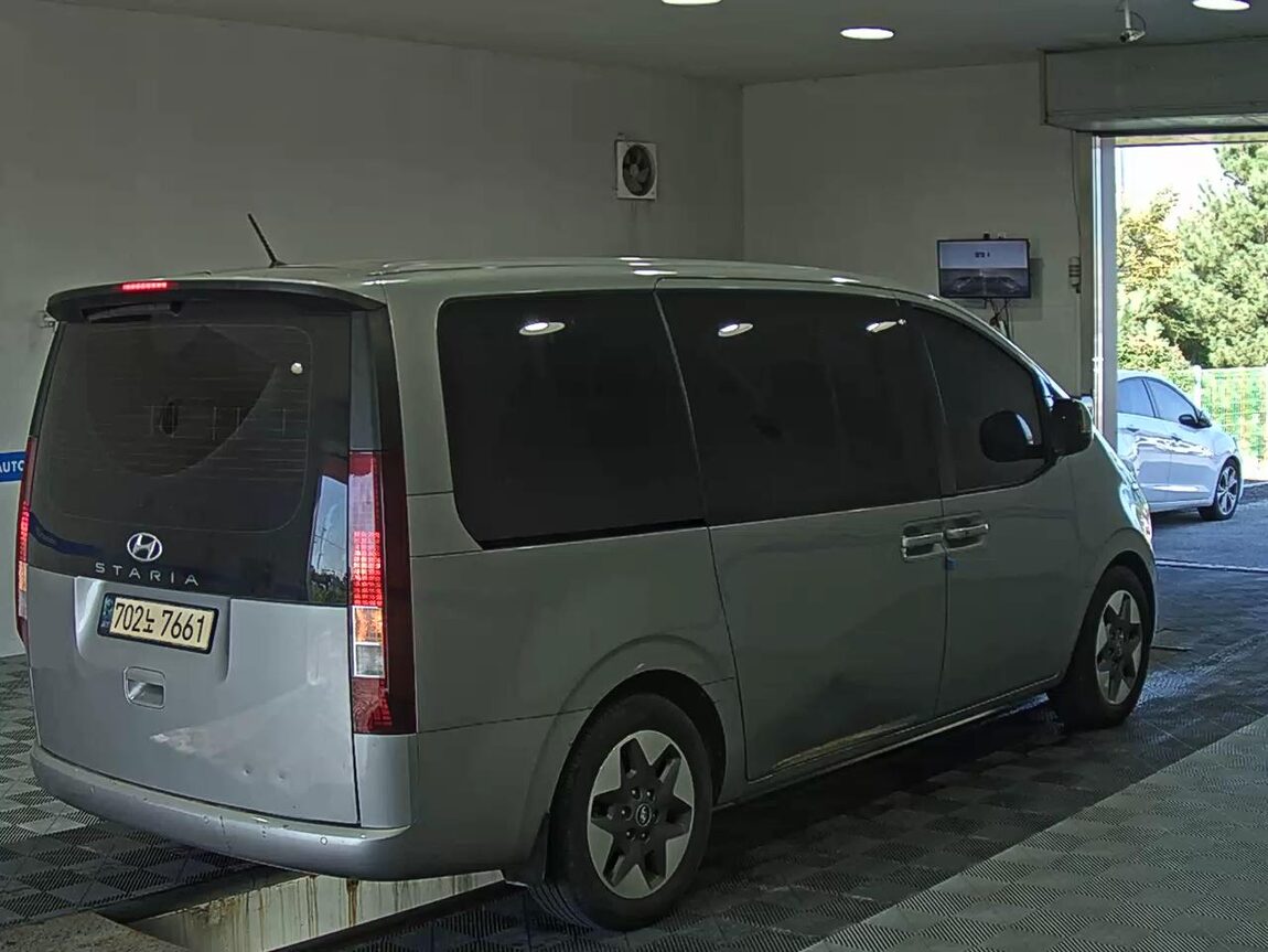 HYUNDAI STARIA 2.2 DIESEL TOURER 11-SEATER 2WD MODERN 2022 - zdjęcie 5