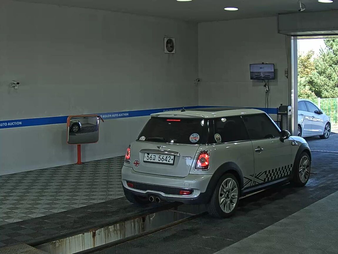 MINI COOPER (2ND GEN) 1.6 S CAMDEN 2010 - zdjęcie 5