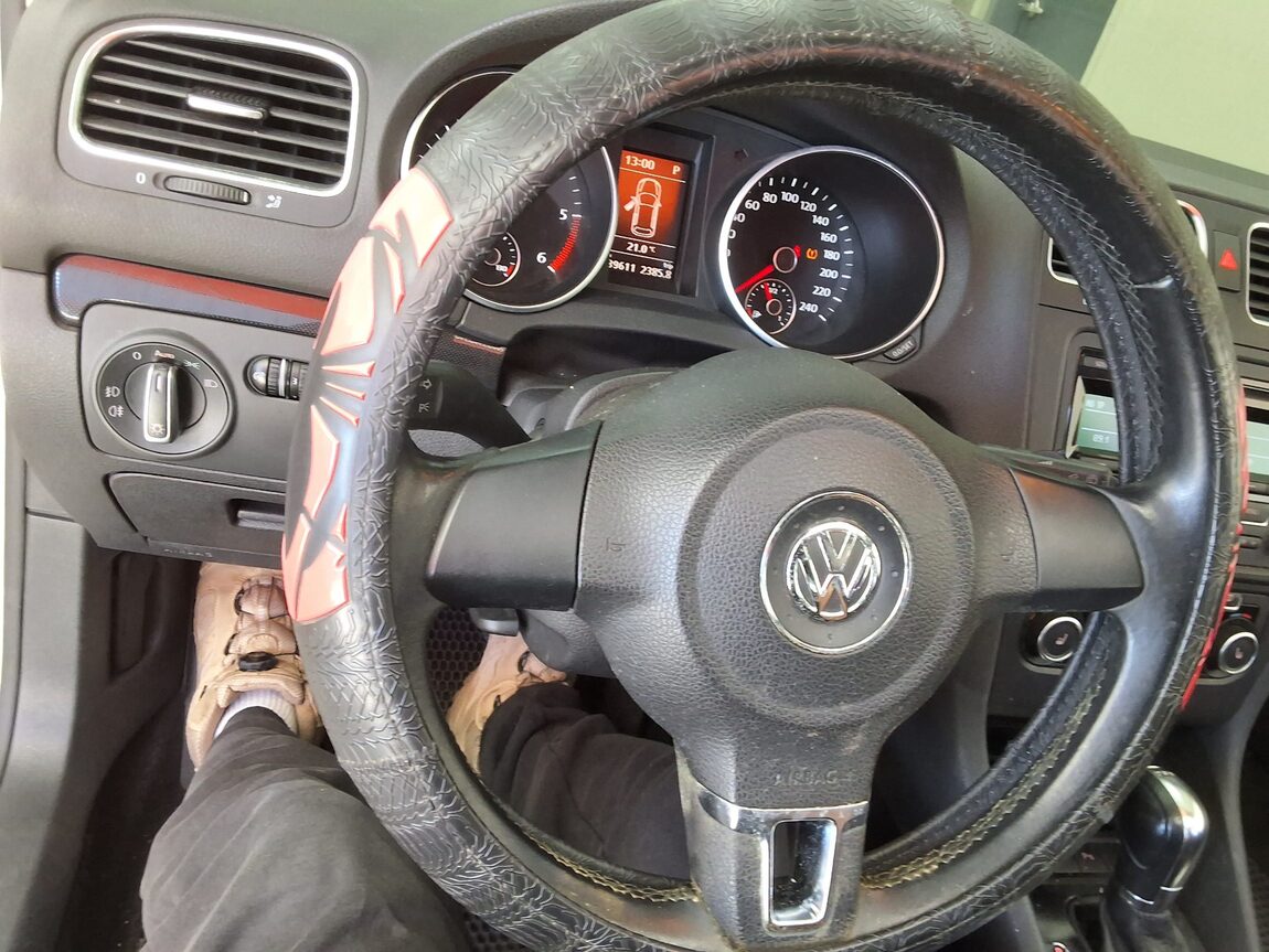VOLKSWAGEN GOLF (6TH GEN) 2.0 TDI 2012 - zdjęcie 23