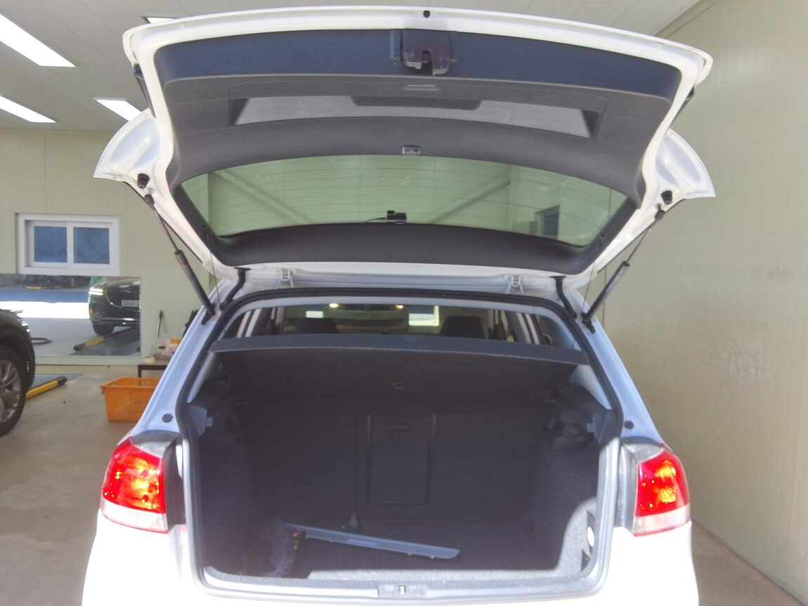VOLKSWAGEN GOLF (6TH GEN) 2.0 TDI 2012 - zdjęcie 16