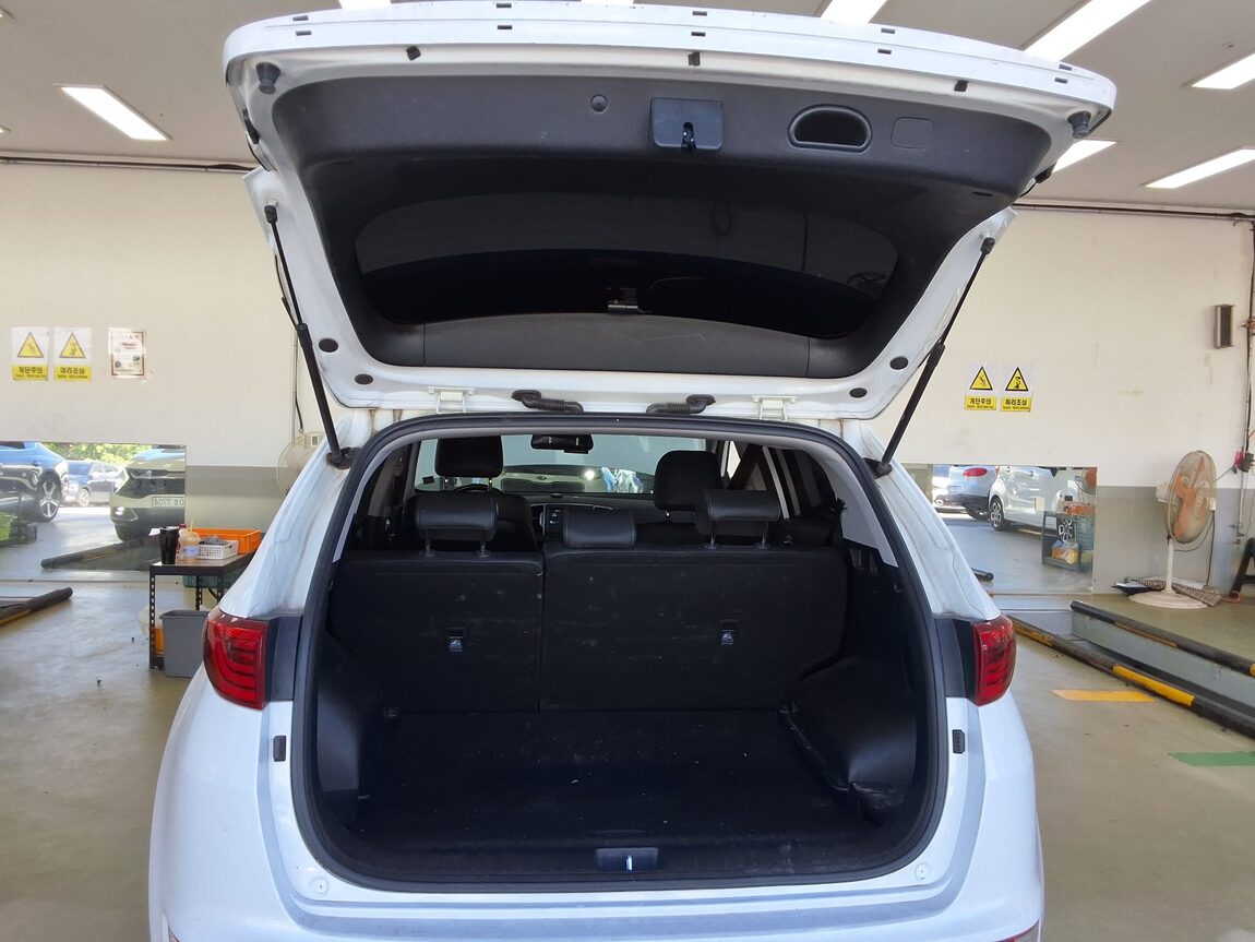 KIA NEW SPORTAGE R2.0 2WD NOBLESSE PLUS 2018 - zdjęcie 15
