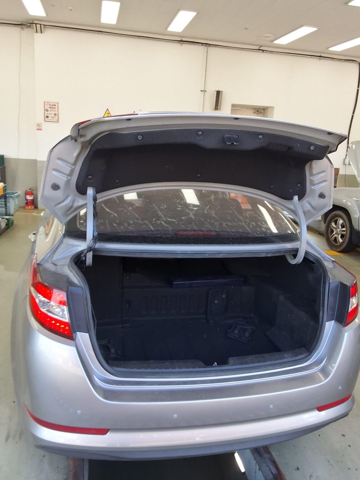 KIA K5 HYBRID NOBLESSE 2014 - zdjęcie 15