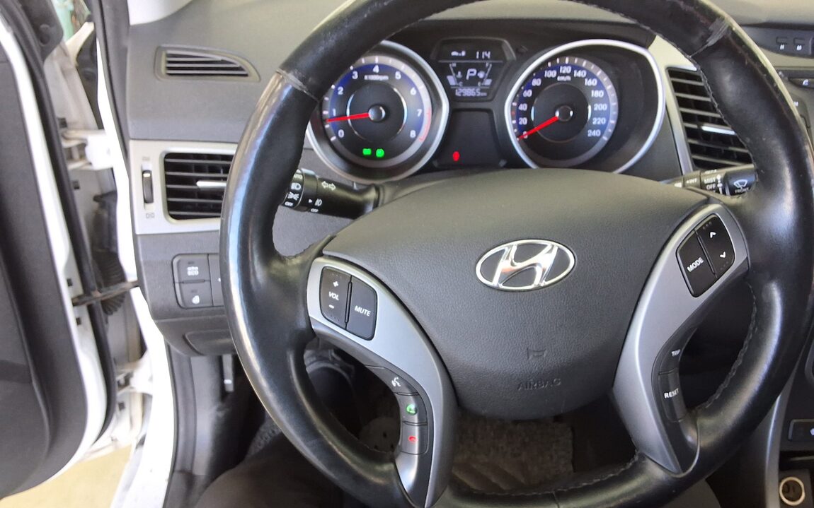 HYUNDAI THE NEW AVANTE MD 1.6 GDi SMART 2016 - zdjęcie 17