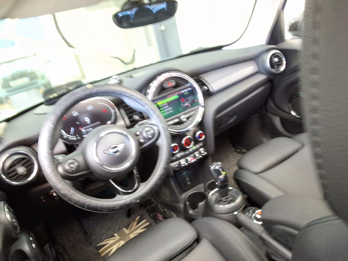 MINI COOPER (3RD GEN) 5-DOOR 1.5 HIGH 2021 - zdjęcie 12