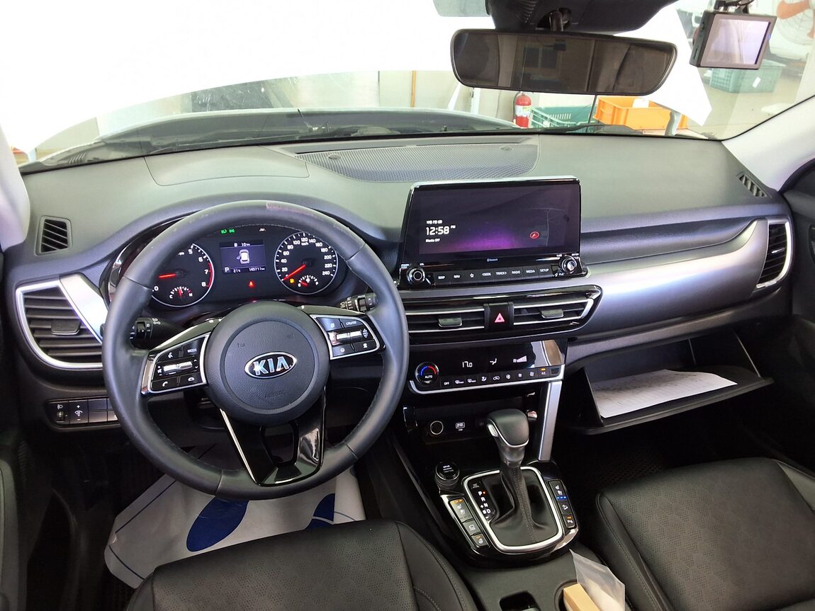 KIA SELTOS 1.6 GASOLINE 2WD PRESTIGE 2020 - zdjęcie 11