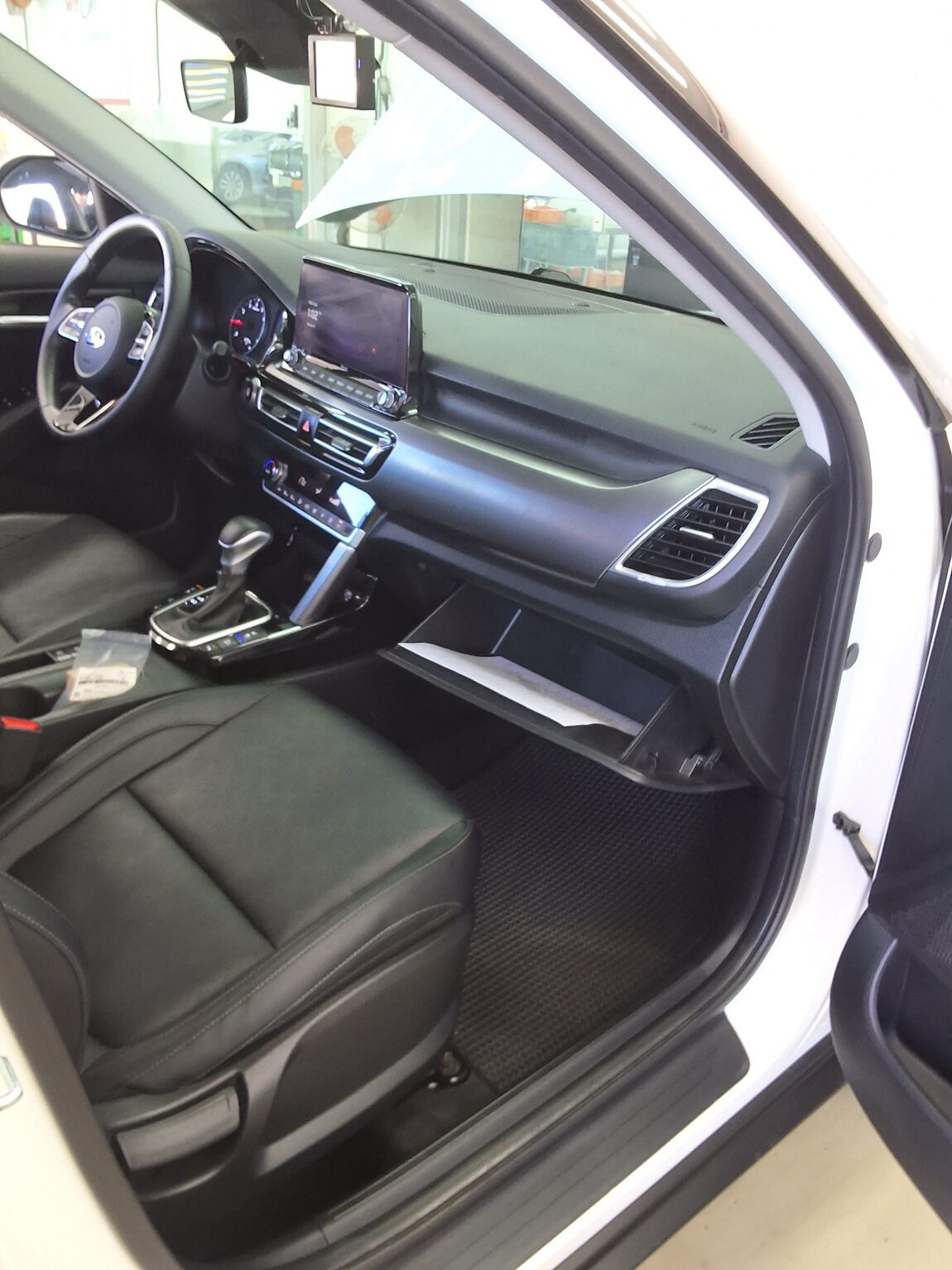 KIA SELTOS 1.6 GASOLINE 2WD PRESTIGE 2020 - zdjęcie 14