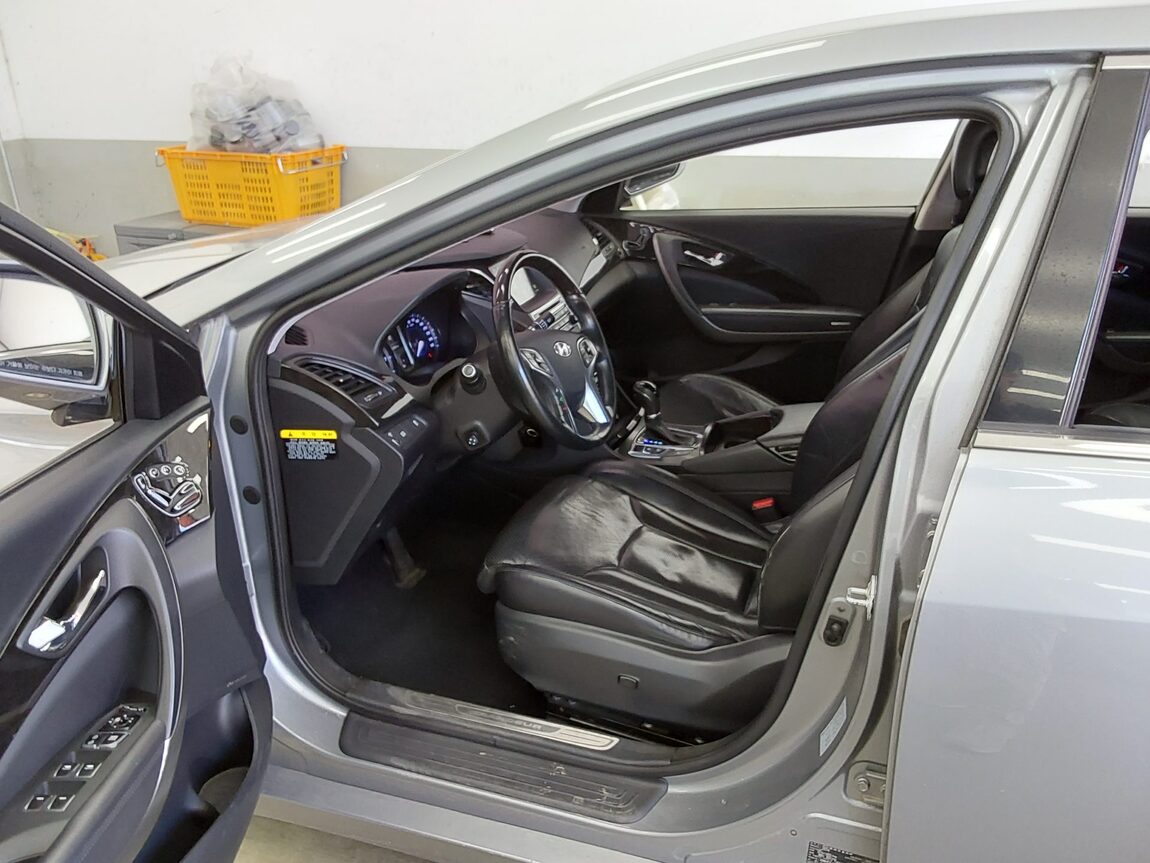 HYUNDAI GRANDEUR HG HG 240 MODERN 2016 - zdjęcie 10