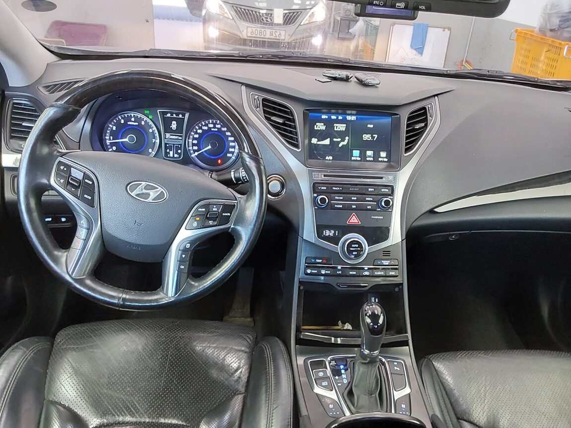 HYUNDAI GRANDEUR HG HG 240 MODERN 2016 - zdjęcie 11
