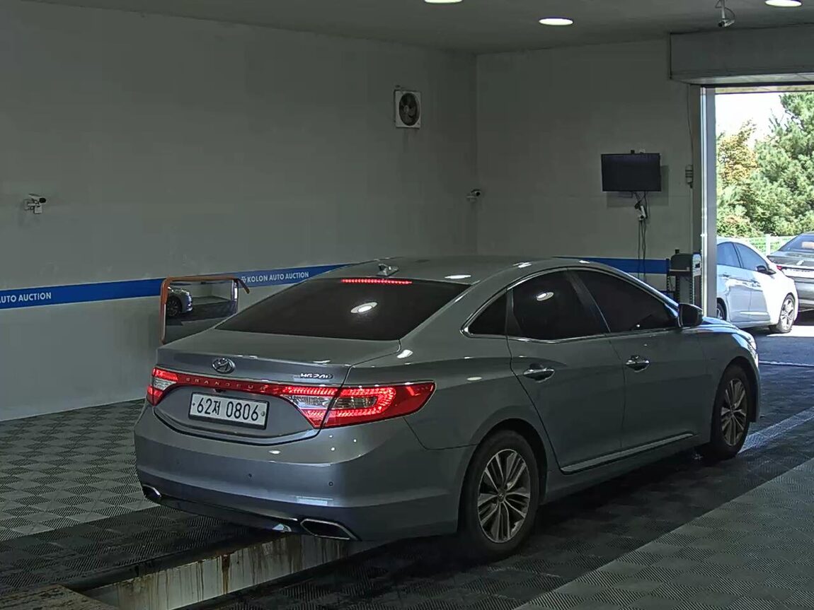 HYUNDAI GRANDEUR HG HG 240 MODERN 2016 - zdjęcie 5