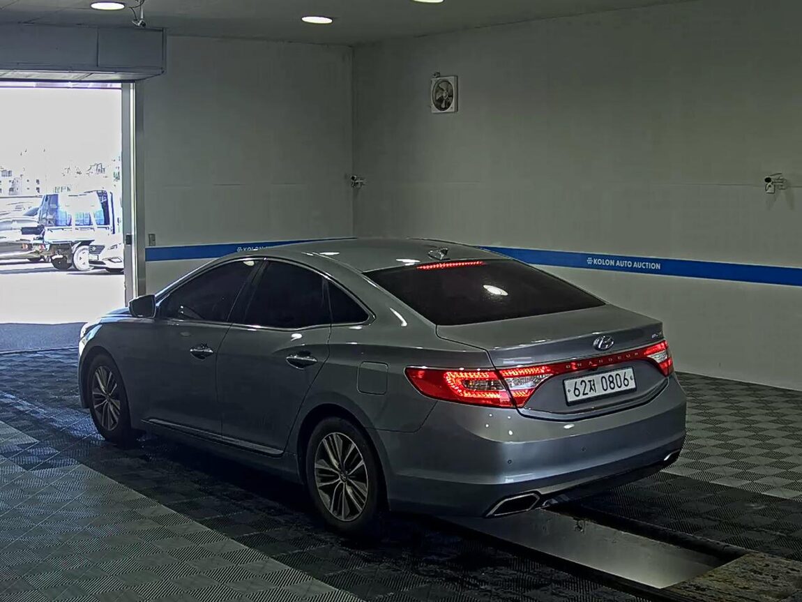 HYUNDAI GRANDEUR HG HG 240 MODERN 2016 - zdjęcie 6