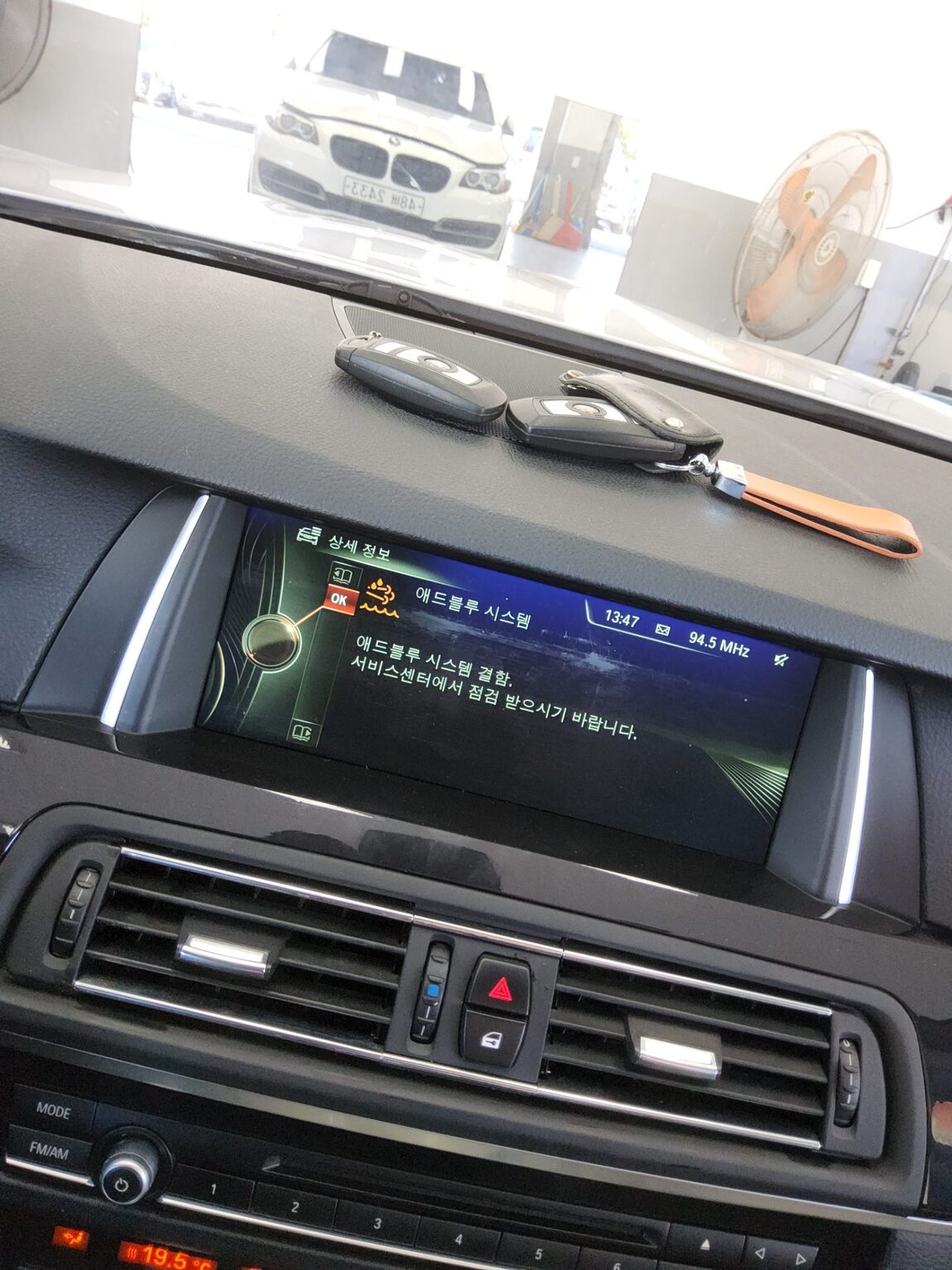 BMW 5 SERIES (6TH GEN) 520d xDRIVE 2014 - zdjęcie 17