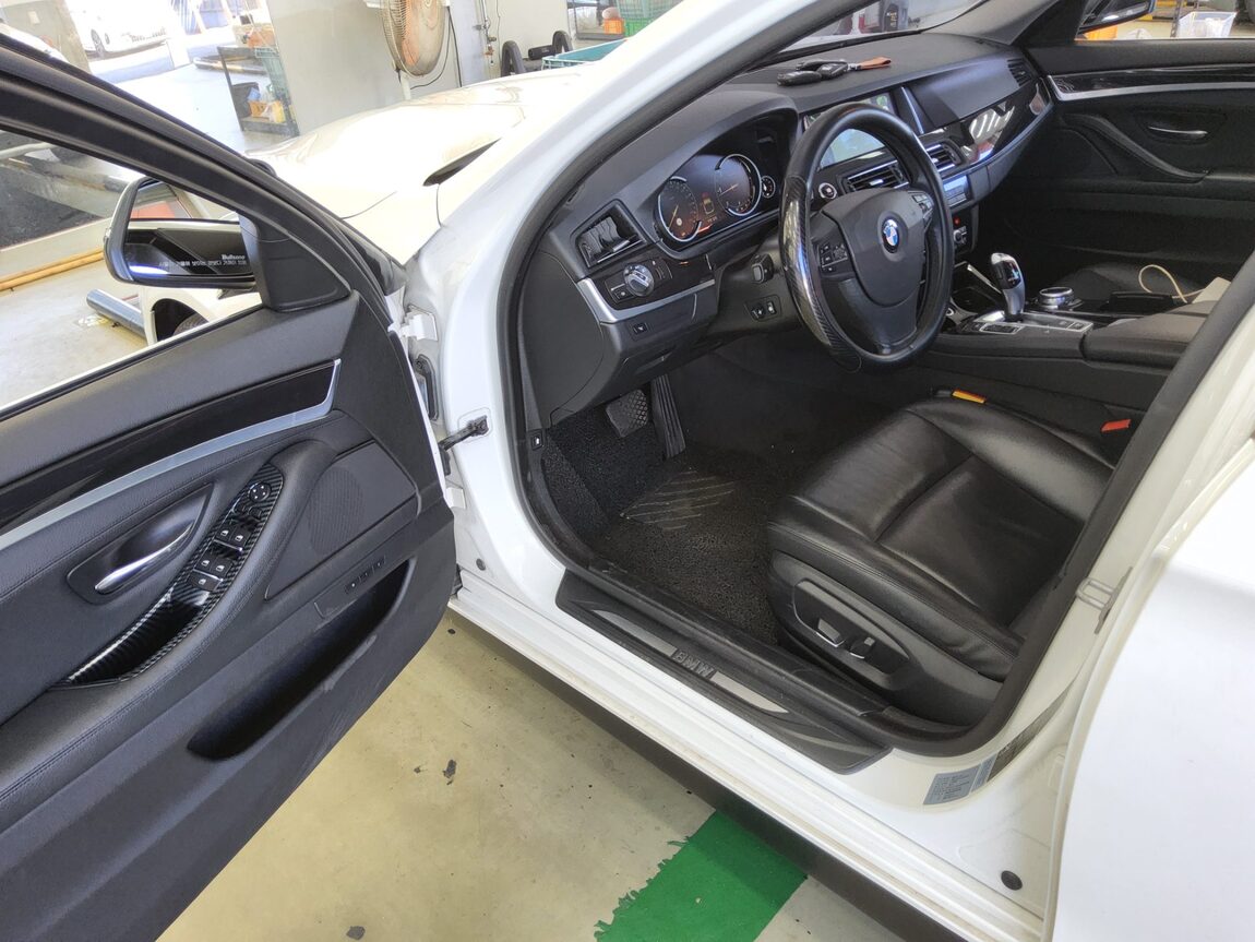 BMW 5 SERIES (6TH GEN) 520d xDRIVE 2014 - zdjęcie 10