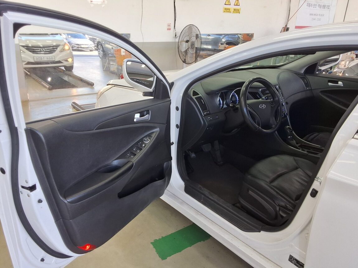 HYUNDAI SONATA THE BRILLIANT LPi RENTAL CAR SMART 2014 - zdjęcie 10