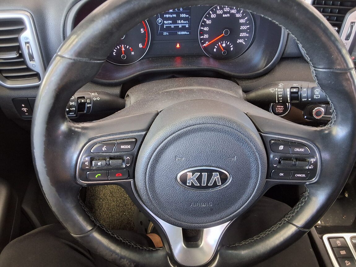 KIA NEW SPORTAGE 1.7 2WD NOBLESSE 2016 - zdjęcie 17
