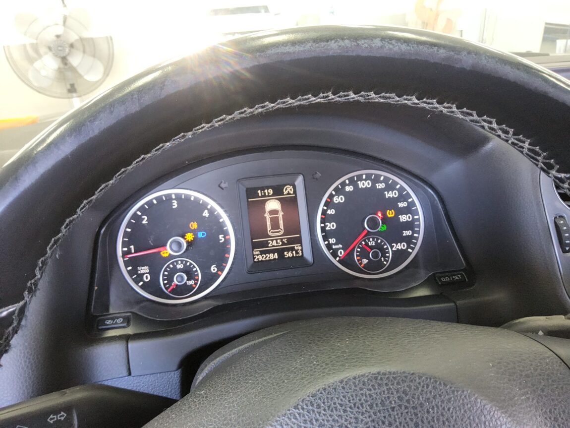 VOLKSWAGEN TIGUAN 2.0 TDI BLUEMOTION PREMIUM 2013 - zdjęcie 9