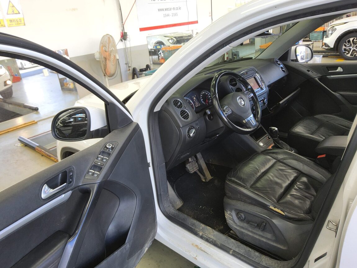 VOLKSWAGEN TIGUAN 2.0 TDI BLUEMOTION PREMIUM 2013 - zdjęcie 10