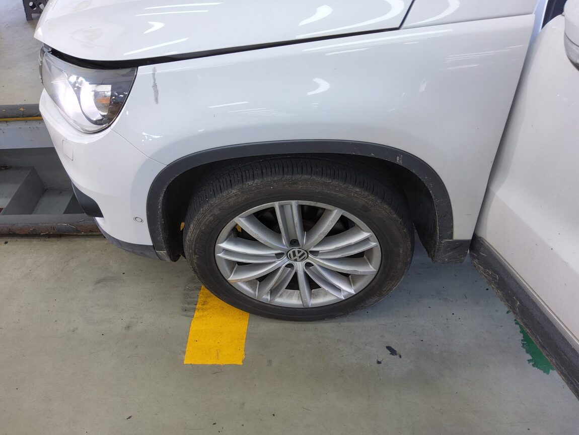 VOLKSWAGEN TIGUAN 2.0 TDI BLUEMOTION PREMIUM 2013 - zdjęcie 20