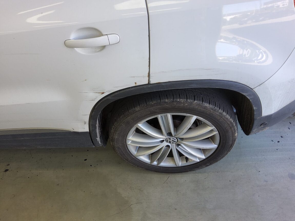 VOLKSWAGEN TIGUAN 2.0 TDI BLUEMOTION PREMIUM 2013 - zdjęcie 21
