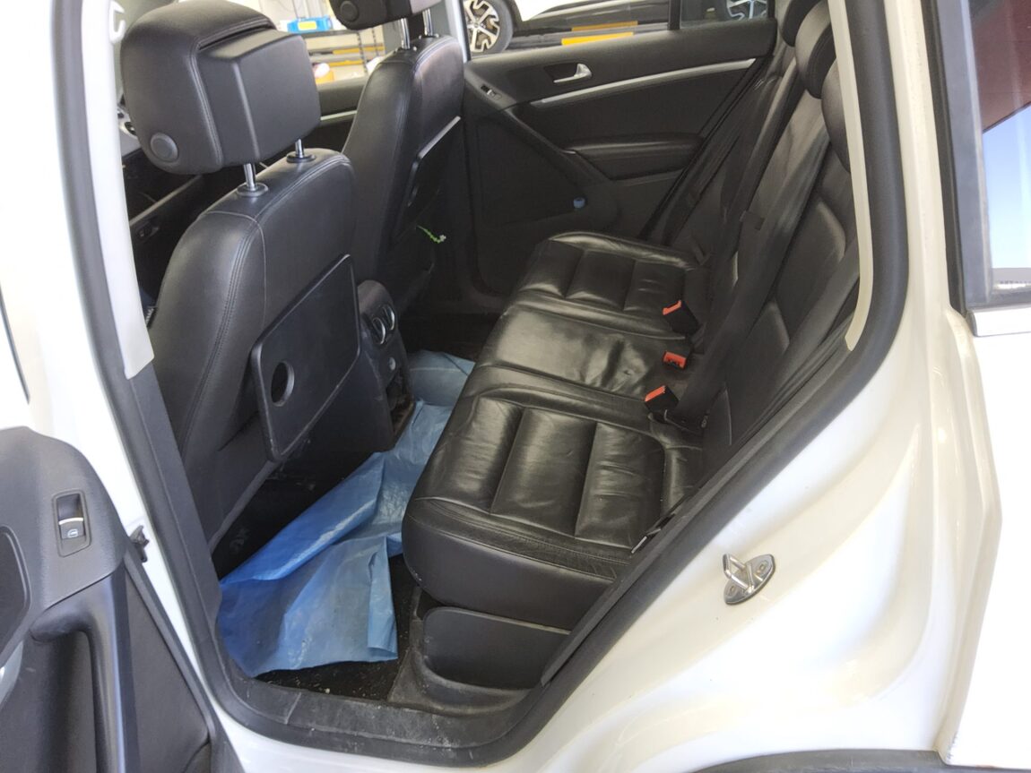 VOLKSWAGEN TIGUAN 2.0 TDI BLUEMOTION PREMIUM 2013 - zdjęcie 12