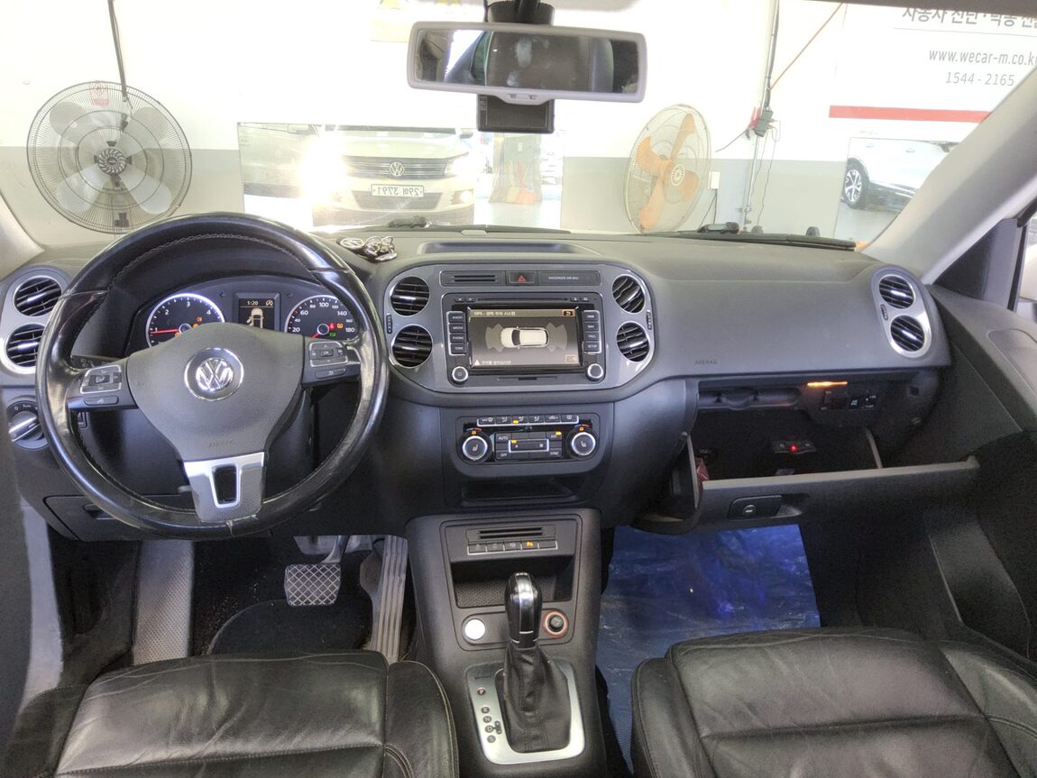 VOLKSWAGEN TIGUAN 2.0 TDI BLUEMOTION PREMIUM 2013 - zdjęcie 11