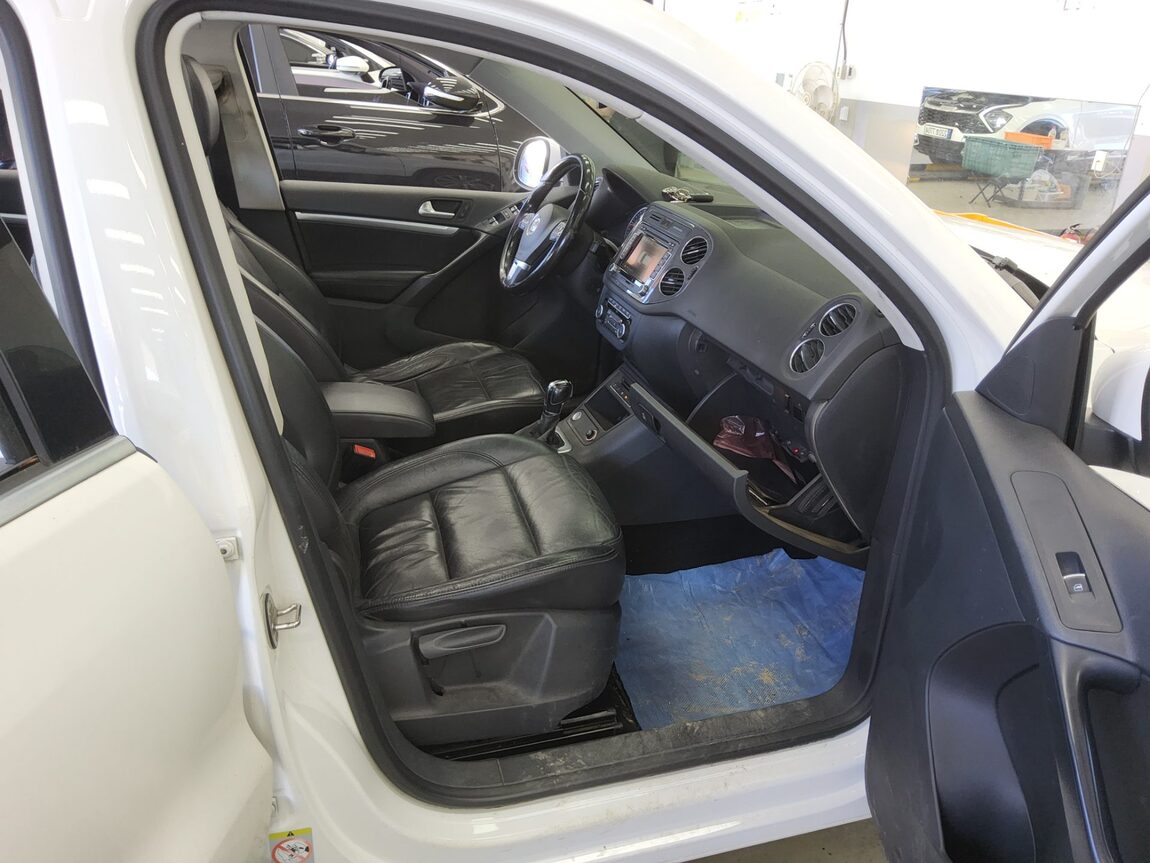 VOLKSWAGEN TIGUAN 2.0 TDI BLUEMOTION PREMIUM 2013 - zdjęcie 14