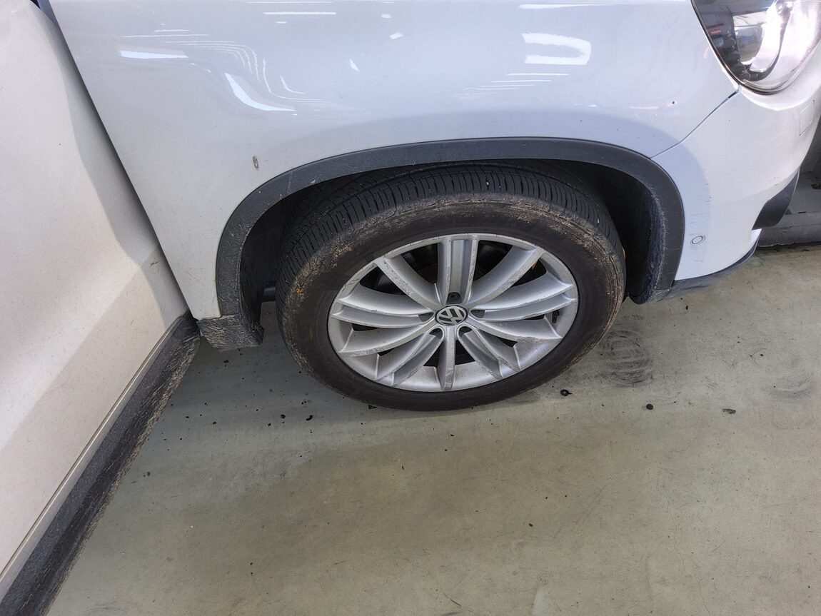VOLKSWAGEN TIGUAN 2.0 TDI BLUEMOTION PREMIUM 2013 - zdjęcie 22