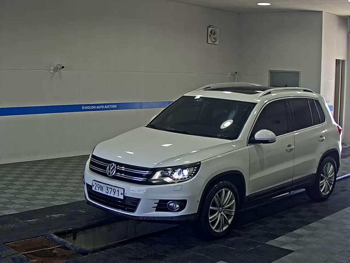VOLKSWAGEN TIGUAN 2.0 TDI BLUEMOTION PREMIUM 2013 - zdjęcie 2