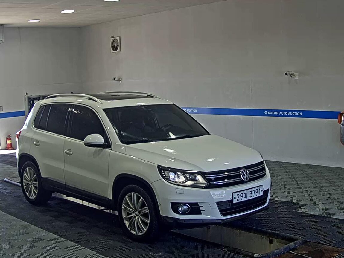 VOLKSWAGEN TIGUAN 2.0 TDI BLUEMOTION PREMIUM 2013 - zdjęcie 3