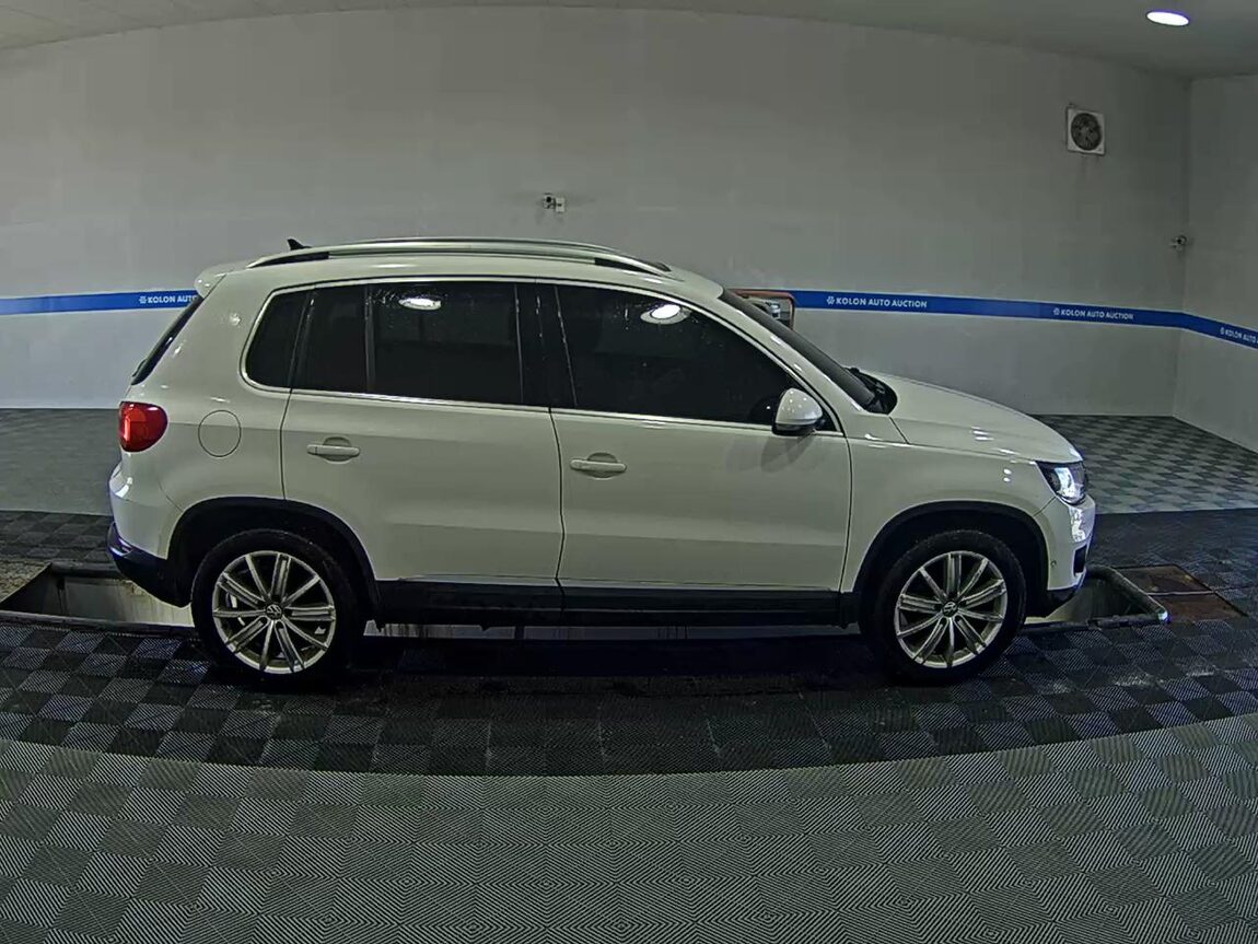 VOLKSWAGEN TIGUAN 2.0 TDI BLUEMOTION PREMIUM 2013 - zdjęcie 4