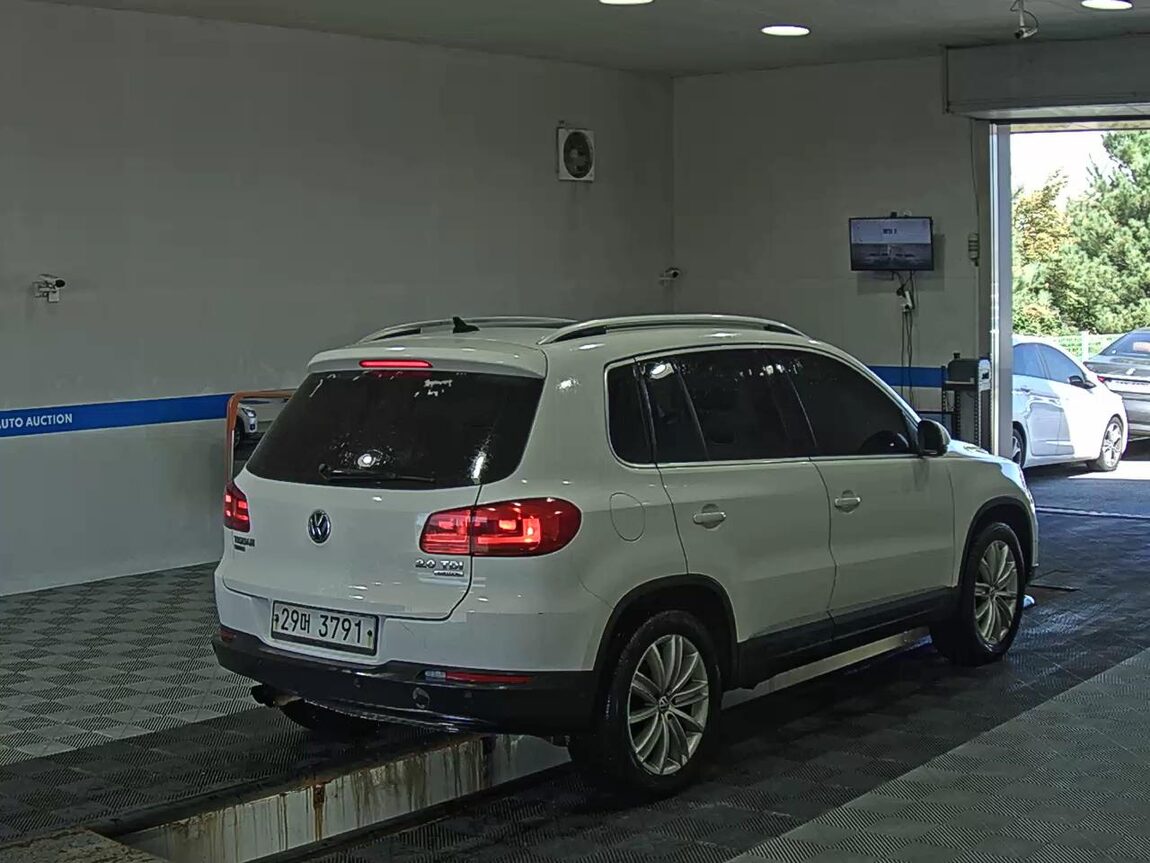 VOLKSWAGEN TIGUAN 2.0 TDI BLUEMOTION PREMIUM 2013 - zdjęcie 5