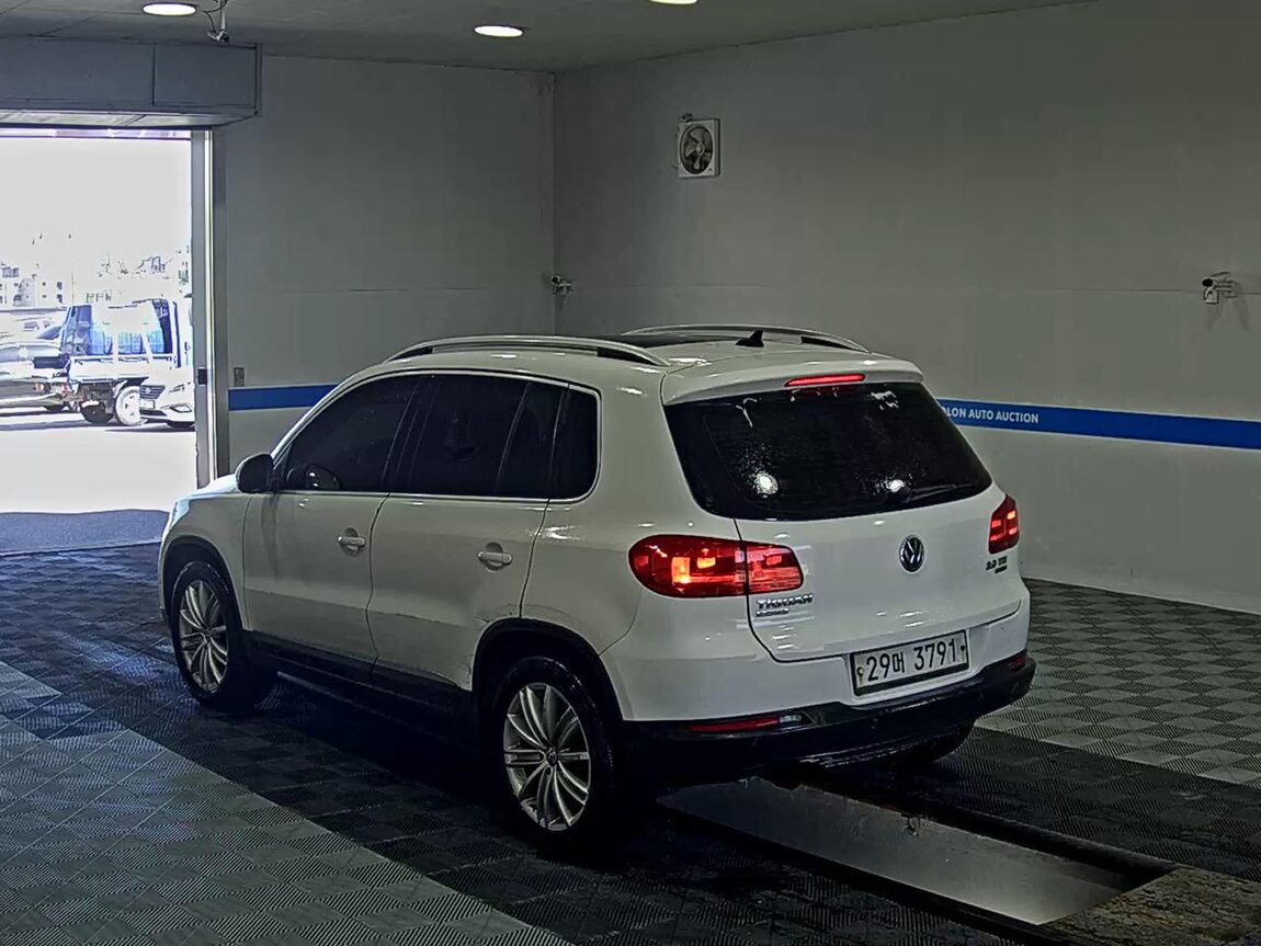 VOLKSWAGEN TIGUAN 2.0 TDI BLUEMOTION PREMIUM 2013 - zdjęcie 6