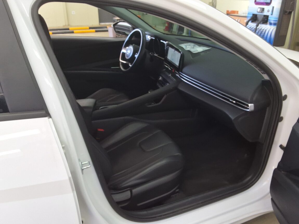 HYUNDAI AVANTE (CN7) 1.6 GASOLINE MODERN 2023 - zdjęcie 15