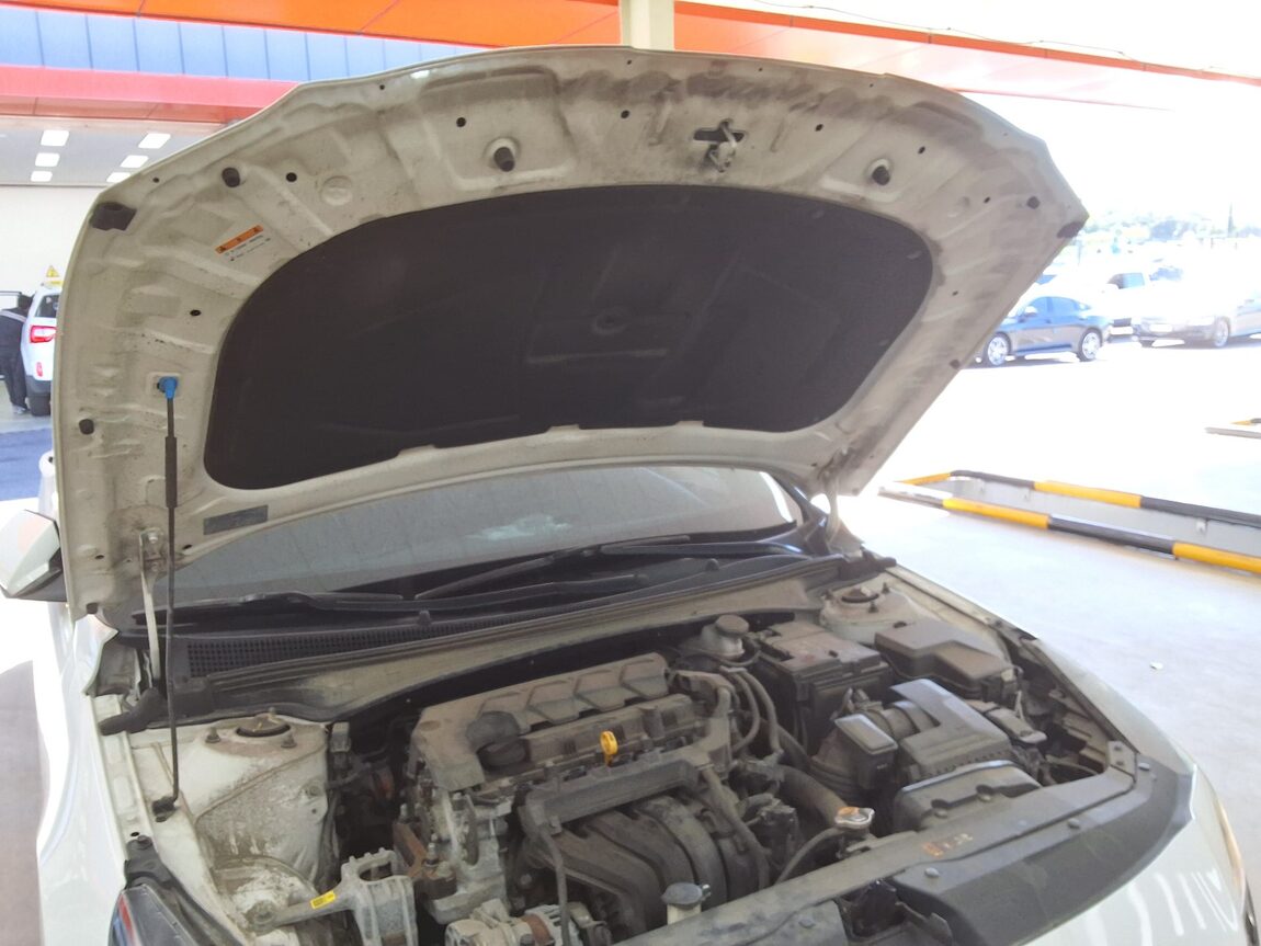 HYUNDAI AVANTE (CN7) 1.6 GASOLINE MODERN 2023 - zdjęcie 18