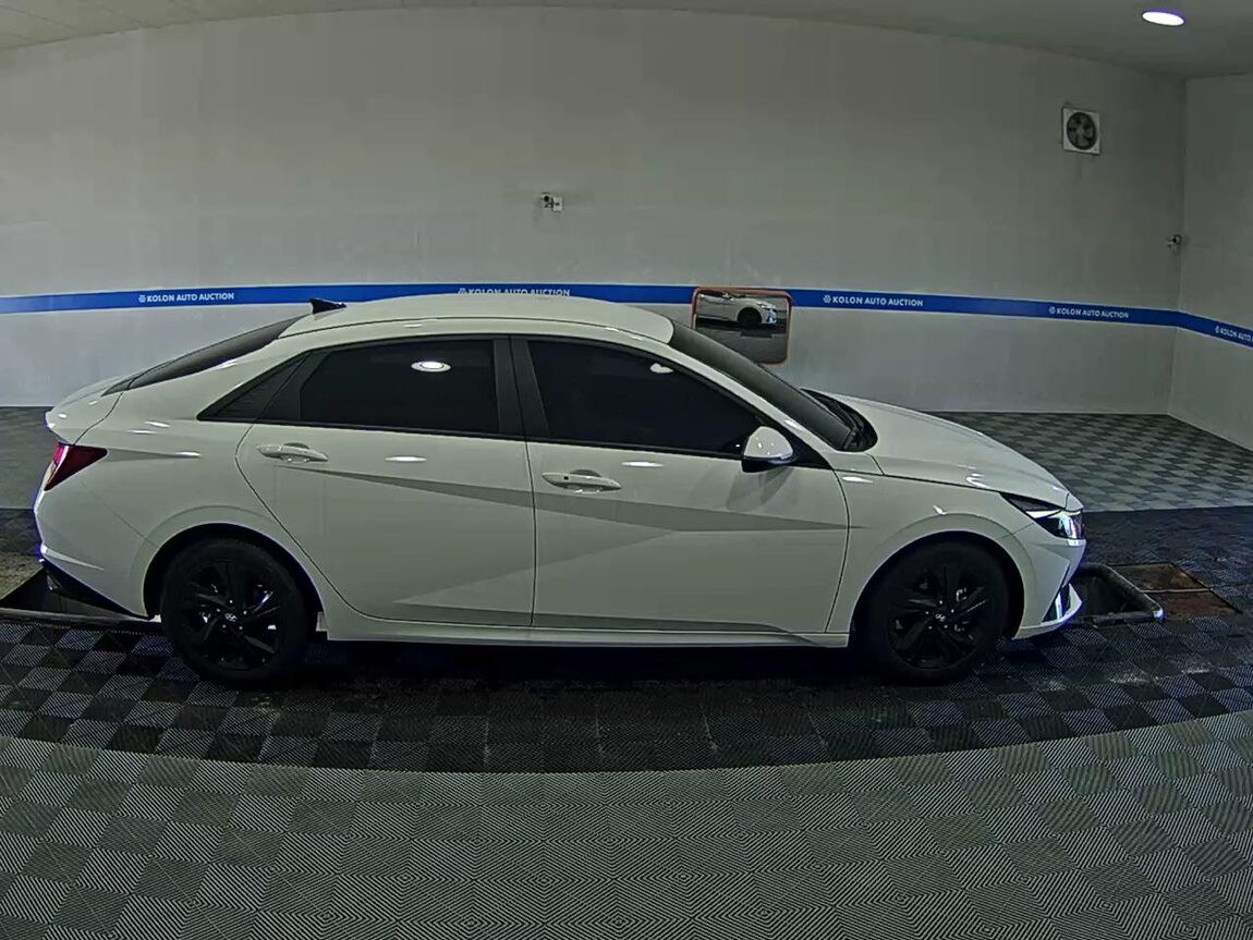 HYUNDAI AVANTE (CN7) 1.6 GASOLINE MODERN 2023 - zdjęcie 4