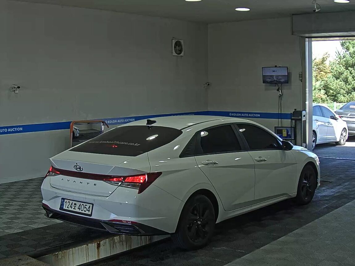 HYUNDAI AVANTE (CN7) 1.6 GASOLINE MODERN 2023 - zdjęcie 5