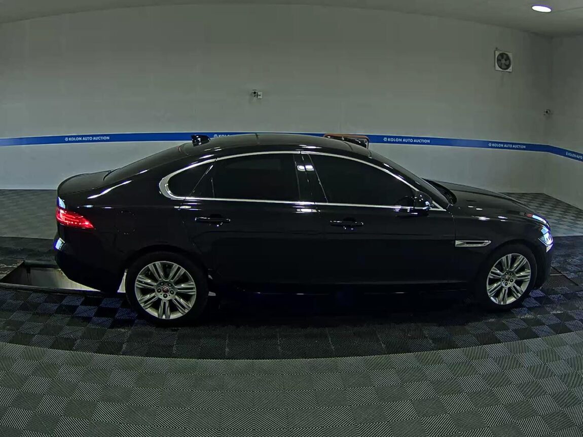 JAGUAR XF (2ND GEN) 2.0 20d PORTFOLIO 2018 - zdjęcie 4