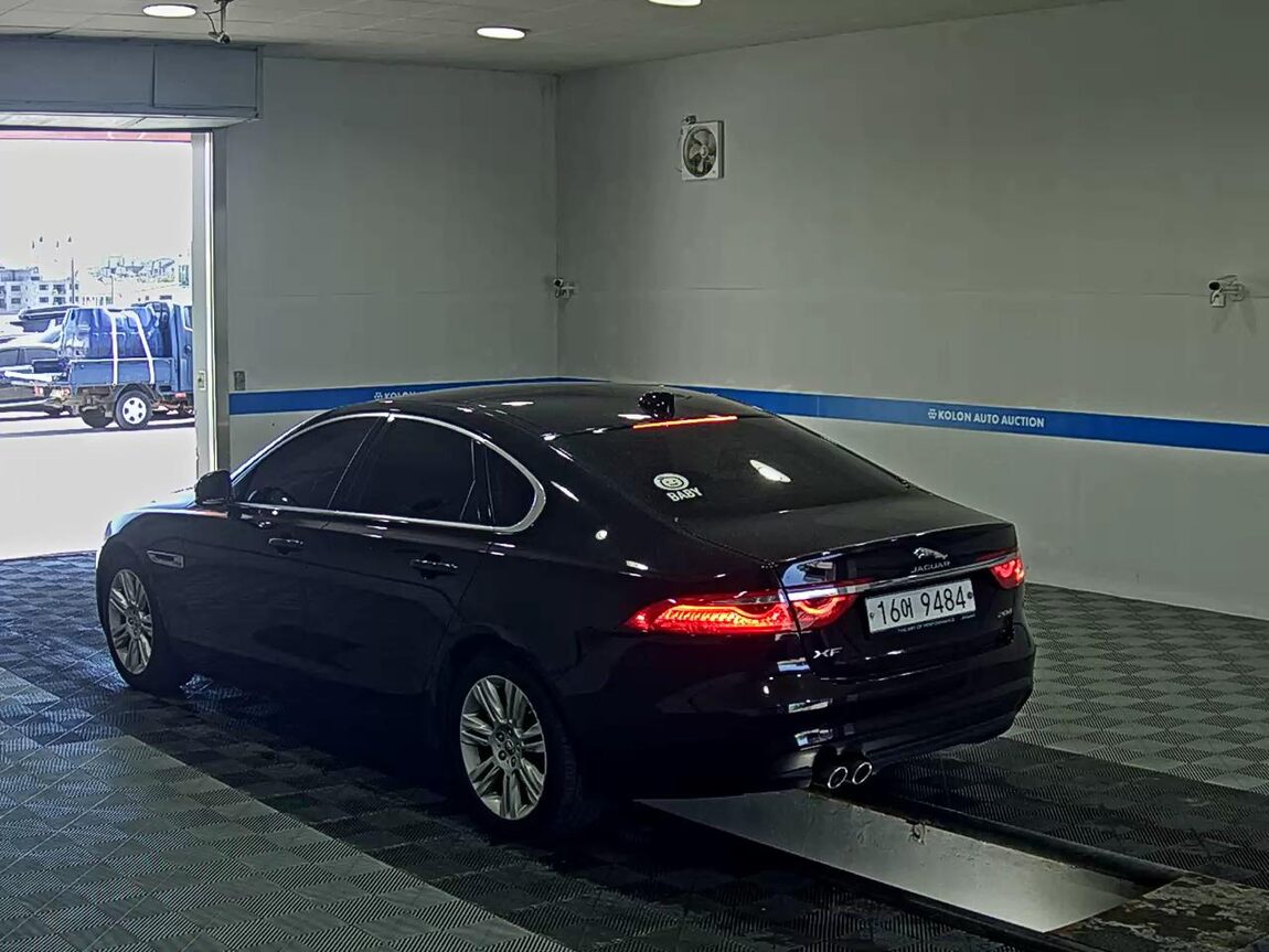 JAGUAR XF (2ND GEN) 2.0 20d PORTFOLIO 2018 - zdjęcie 6