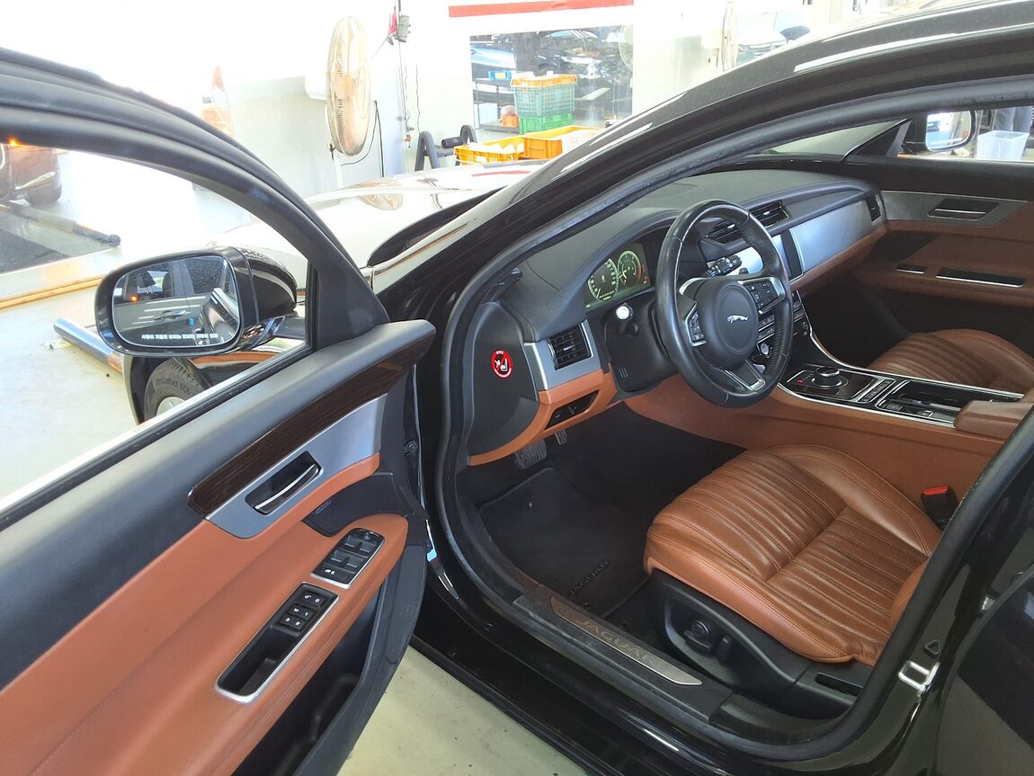 JAGUAR XF (2ND GEN) 2.0 20d PORTFOLIO 2018 - zdjęcie 10