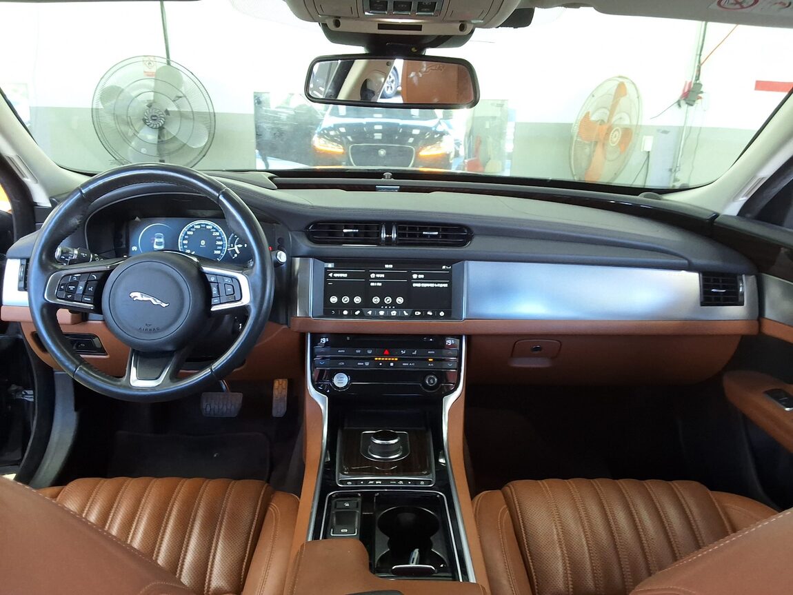 JAGUAR XF (2ND GEN) 2.0 20d PORTFOLIO 2018 - zdjęcie 11