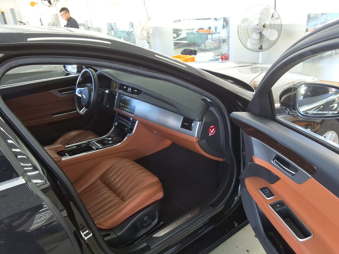 JAGUAR XF (2ND GEN) 2.0 20d PORTFOLIO 2018 - zdjęcie 14