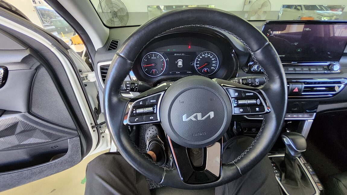 KIA SELTOS 1.6 GASOLINE 2WD SIGNATURE 2022 - zdjęcie 17
