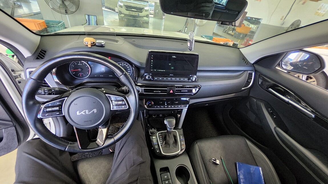 KIA SELTOS 1.6 GASOLINE 2WD SIGNATURE 2022 - zdjęcie 11