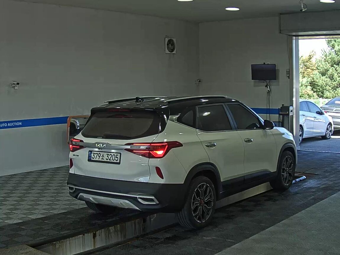KIA SELTOS 1.6 GASOLINE 2WD SIGNATURE 2022 - zdjęcie 5