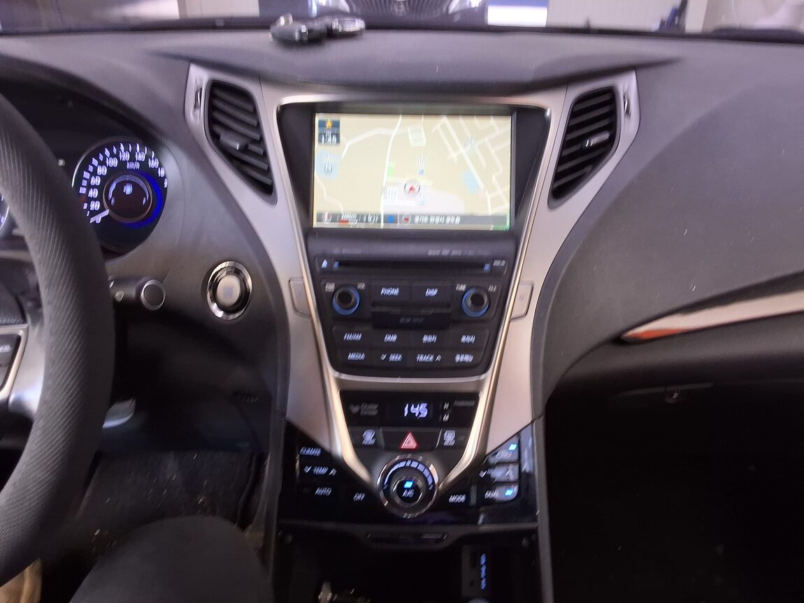 HYUNDAI GRANDEUR HG HG 330 CELEBRITY 2014 - zdjęcie 24
