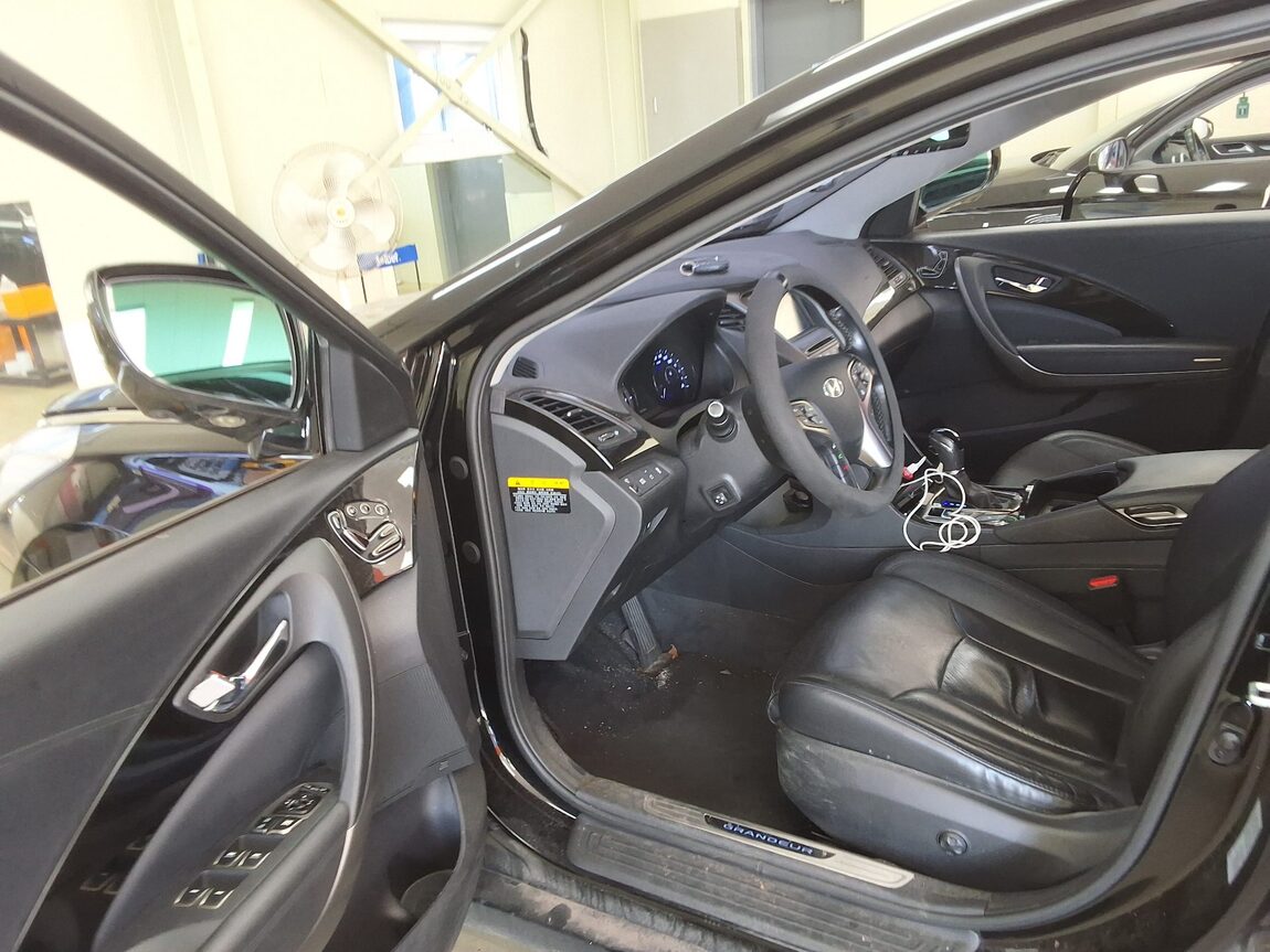 HYUNDAI GRANDEUR HG HG 330 CELEBRITY 2014 - zdjęcie 11