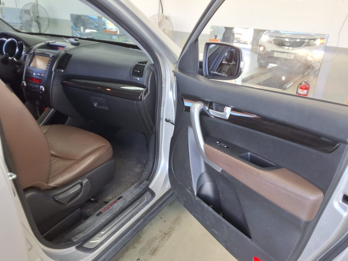 KIA SORENTO R DIESEL 2.0 2WD LIMITED PREMIUM 2012 - zdjęcie 14