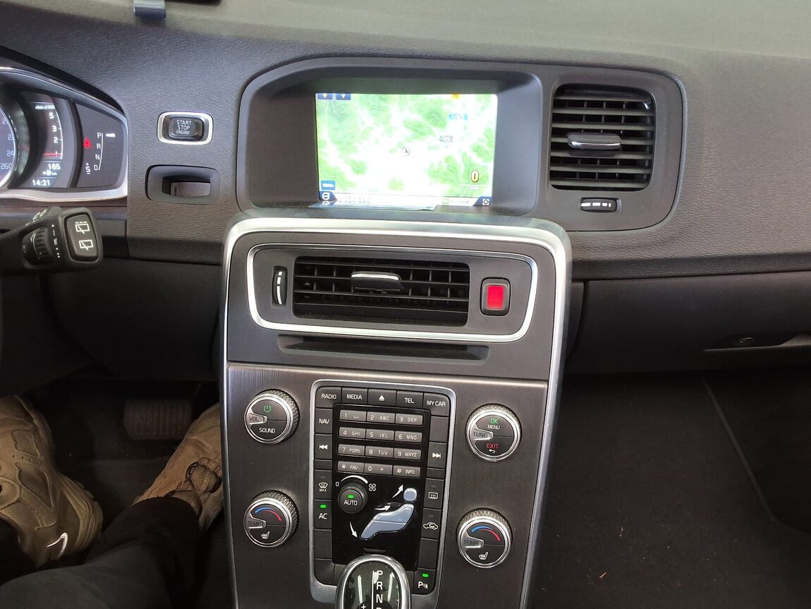 VOLVO V60 D2 2015 - zdjęcie 24