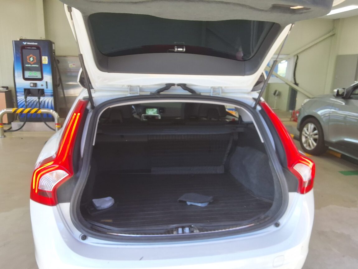 VOLVO V60 D2 2015 - zdjęcie 16